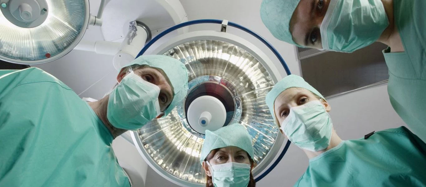 Γιατί στο χειρουργείο φοράνε πράσινα ή μπλε;